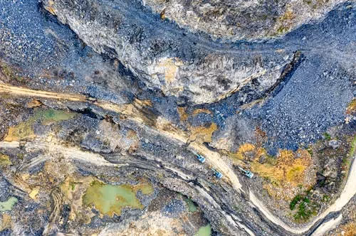 Bridge erecting machine erecting a bridge