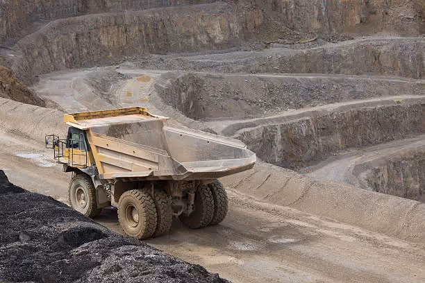 Self - loading concrete mixer in rural construction